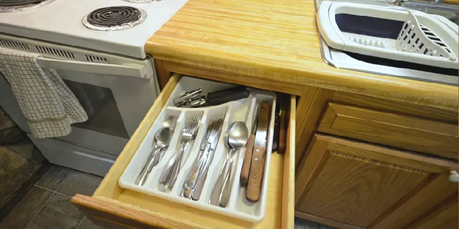 remove kitchen cabinet drawer        <h3 class=